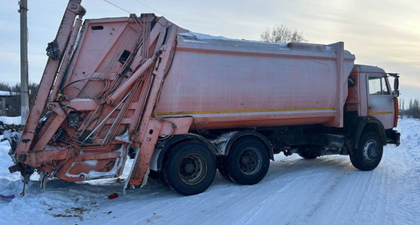 Водитель КамАЗа сбил мужчину под Воронежем
