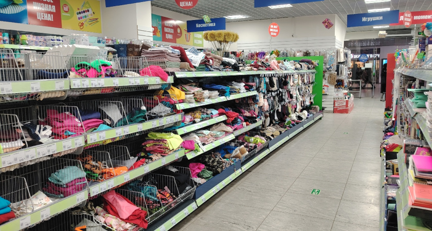 Светофор догоняет Чижик, завез те же стулья, отличную чугунную утварь, много других товаров для кухни