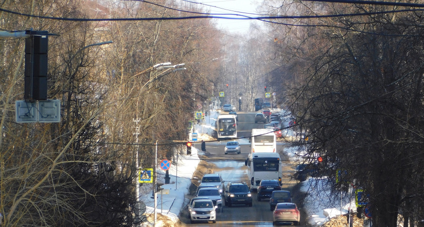 В Воронежской области инспекторы ГАИ помогли водителю фуры выбраться из снежного кювета