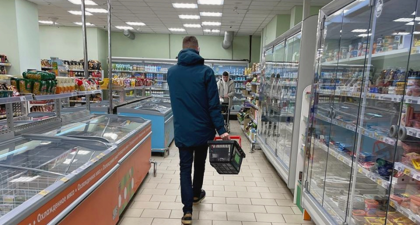 Его моментально сметают с полок "Красное&Белое" за минуты. Я попробовал это дефицитное мороженое — стоит ли игра свеч? Честный отзыв