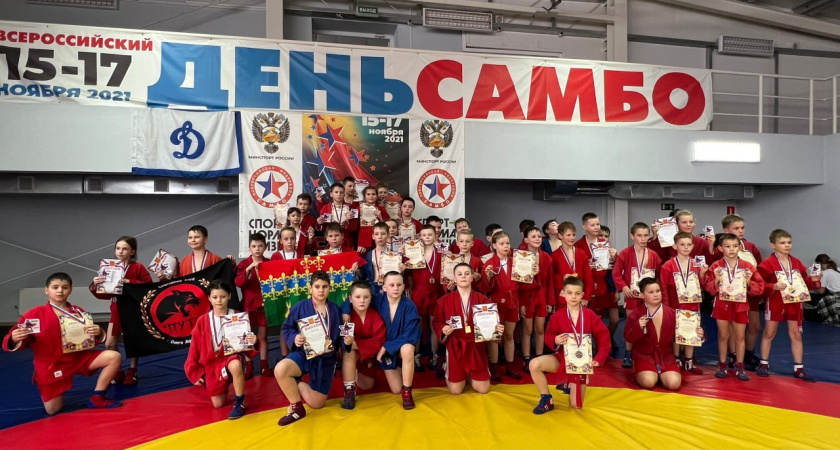Лискинские спортсмены одержали победу в турнире по самбо в Нововоронеже