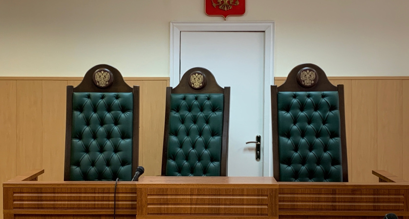 В Лискинском районе глава сельского поселения незаконно взяла в свое подчинение сына 