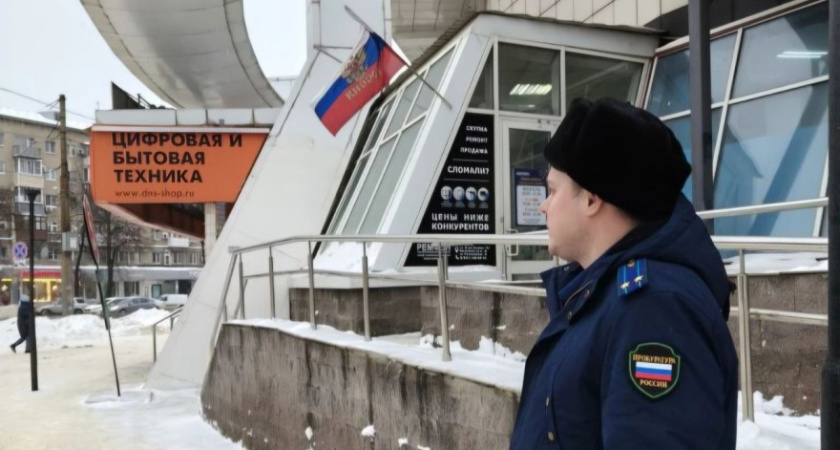 Прокуратура Воронежской области начала подробную проверку торговых центров после падения сосулек на прохожих