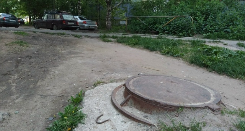 В Воронежской области мужчина провалился в открытый люк