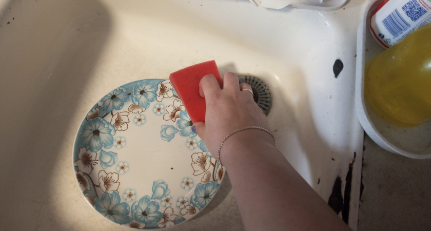 Россиян предупредили о крупных штрафах за уборку по вечерам