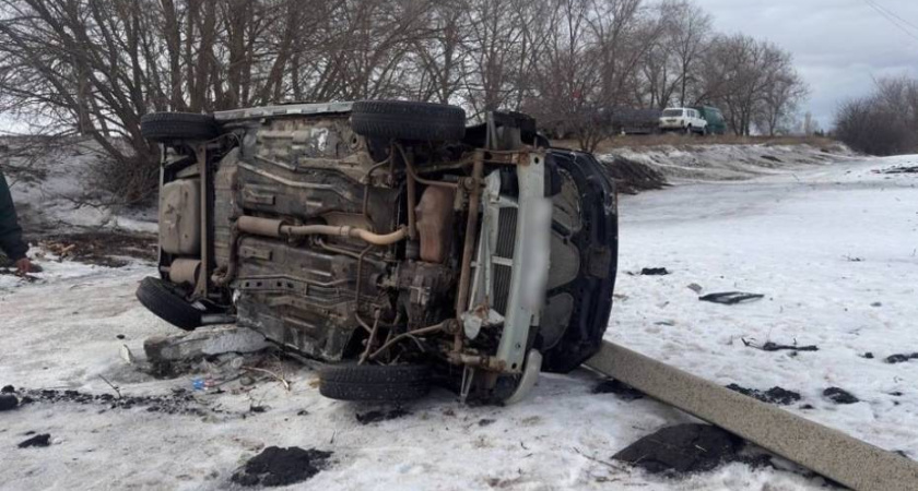 В Лискинском районе водитель "Лады" врезался в столб и попал в больницу