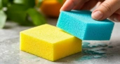 Навсегда выкинула вонючие губки для мытья посуды с кухни: находка, которая не требует расходов