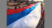 В Воронежа развернули стометровый флаг России в честь Дня народного единства