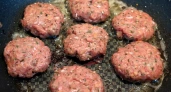 Из фарша теперь делаю такую вкусноту и про обычный способ забыла навсегда. Никогда раньше у меня не выходили настолько идеальные котлетки