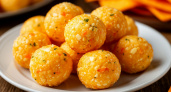 Кефирные сырные шарики: нежная закуска с ароматным маслом