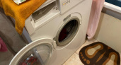 Стакан в барабан - и вещи кипенно-белые: прачка насыпает в стиралку вместе с порошком это дешевое средство