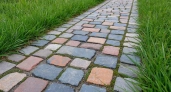 Садовая дорожка без бетона — не пачкается, не трескается и смотрится дорого: технология «вечного» покрытия