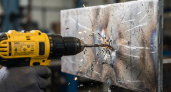Как просверлить толстый металл обычным шуруповёртом: простой трюк, знают лишь единицы