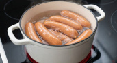 Сосиски больше не лопаются при варке, даже если долго варить: проверенный способ