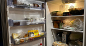 Вставьте лист бумаги в дверцу: холодильник служит дольше, продукты меньше портятся – секрет опытного мастера