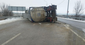 Фура перевернулась на федеральной трассе в Воронежской области