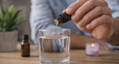 Забудьте про освежители: 7 капель в стакан воды — и аромат в доме как в саду