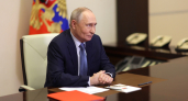 В Воронежской области президент России наградил заведующую складом медалью