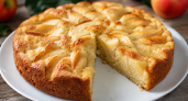 Вкусный друг шарлотки "Дон абрикос": беру стакан молока и масло — пирог выходит нежный и пушистый. В начинку можно и джем
