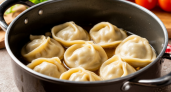 Пельмени получатся вкуснейшими: вот что нужно добавить в кастрюлю - не лук и не перец