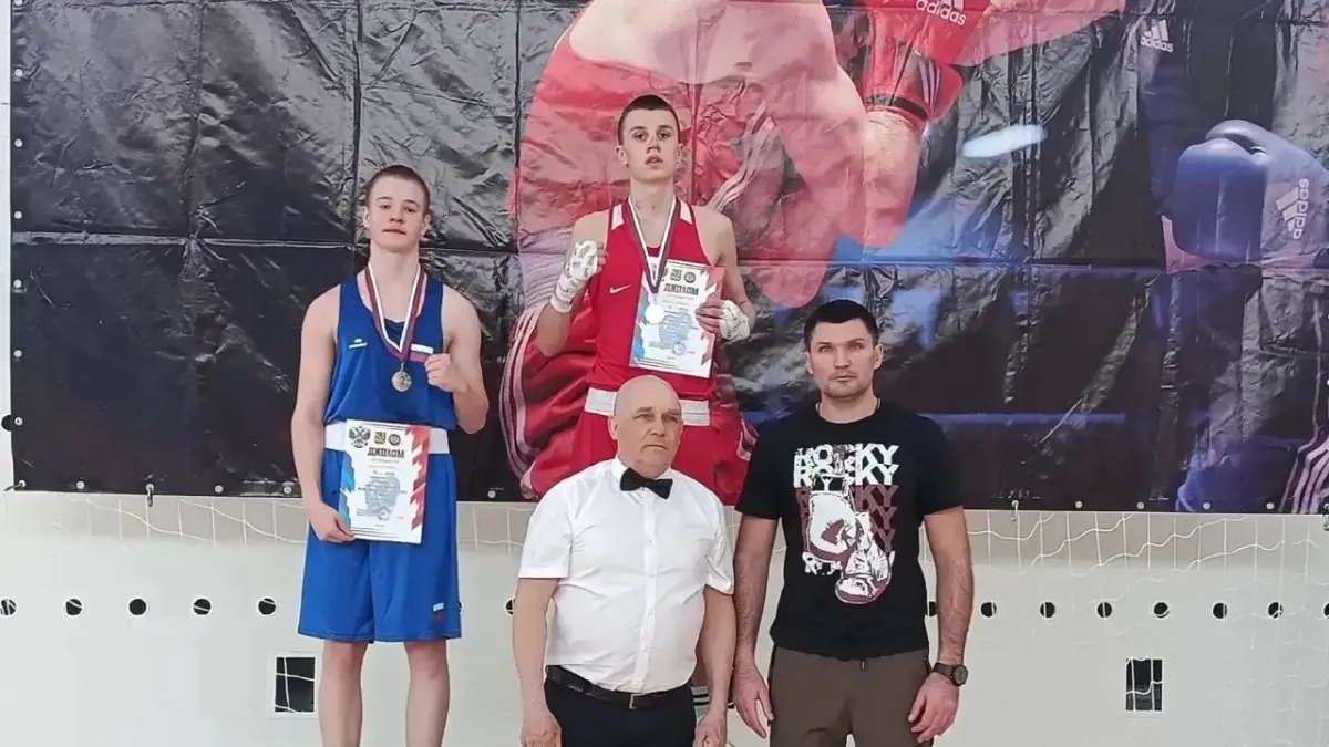 Лискинские боксеры взяли золото и серебро на турнире памяти Моргунова в Боброве