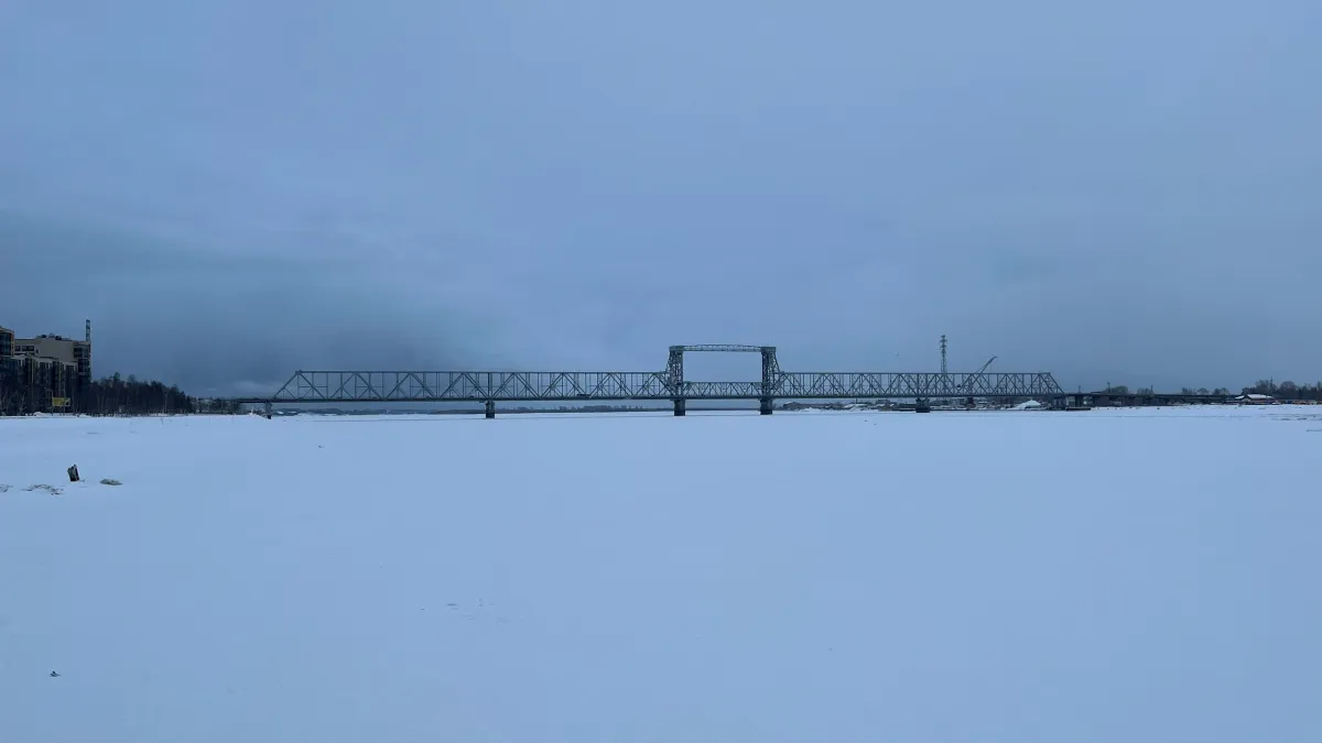 В Воронежской области временно развели понтонный мост через Дон