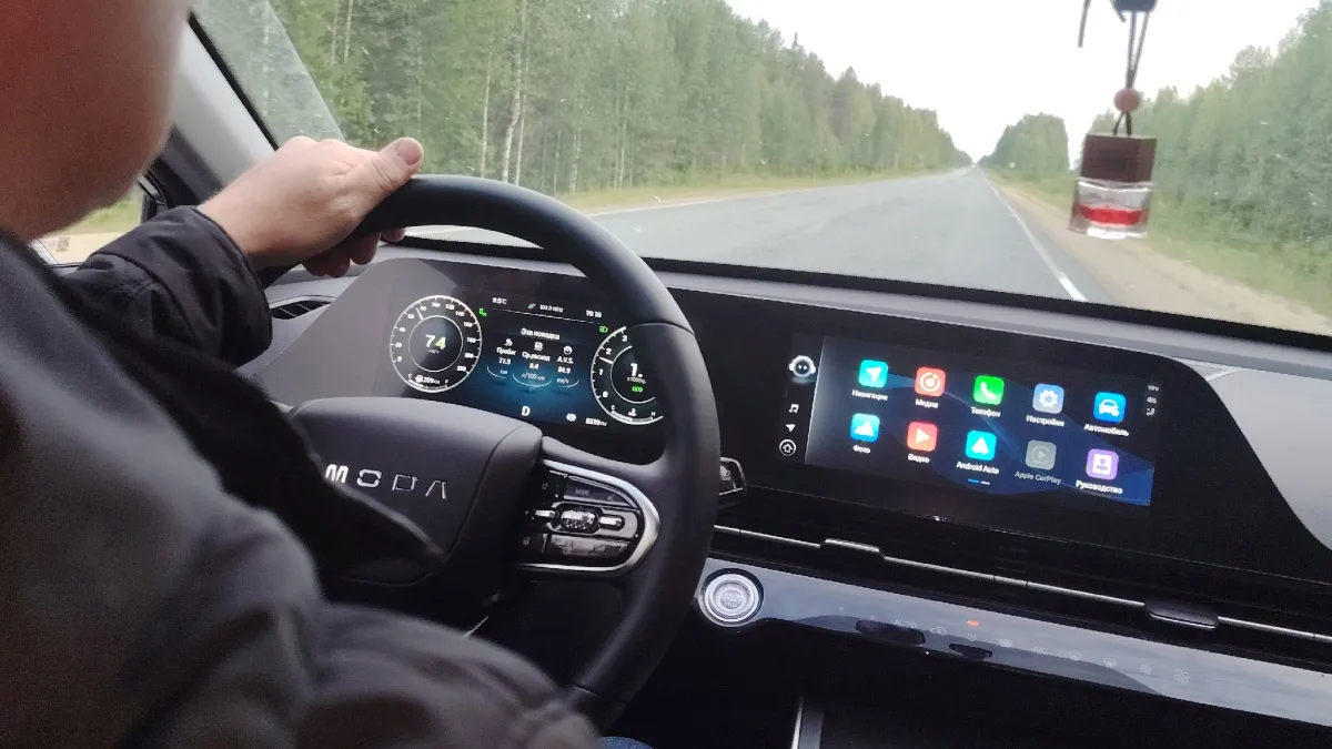 Инспектор ГАИ поставил точку в вопросе: можно ли пересекать сплошную линию на обочине? Многие водители не знают