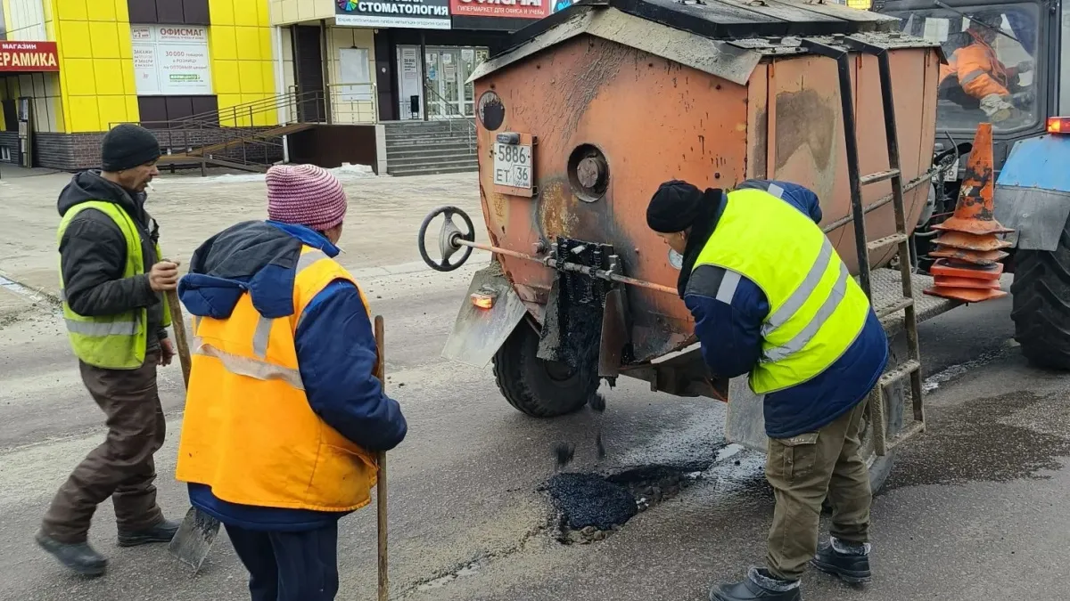 В Лисках коммунальщики перешли на весенний режим уборки улиц