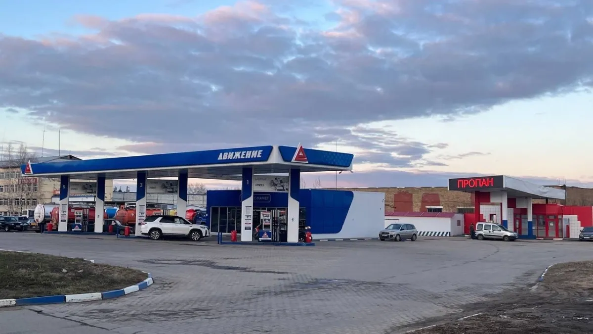 Инспектор ГАИ поставил жирную точку в вопросе: могут ли лишить прав за въезд на АЗС под кирпич? Рассказываю подробно