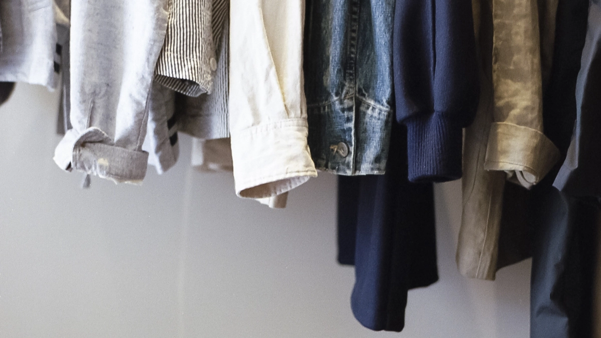 Один хитрый трюк — и из шкафа пахнет свежестью, а не сыростью и плесенью