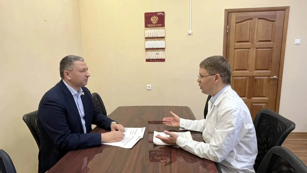 Депутат облдумы обсудил с главврачом Лискинской больницы ремонт ФАПов и закупку оборудования