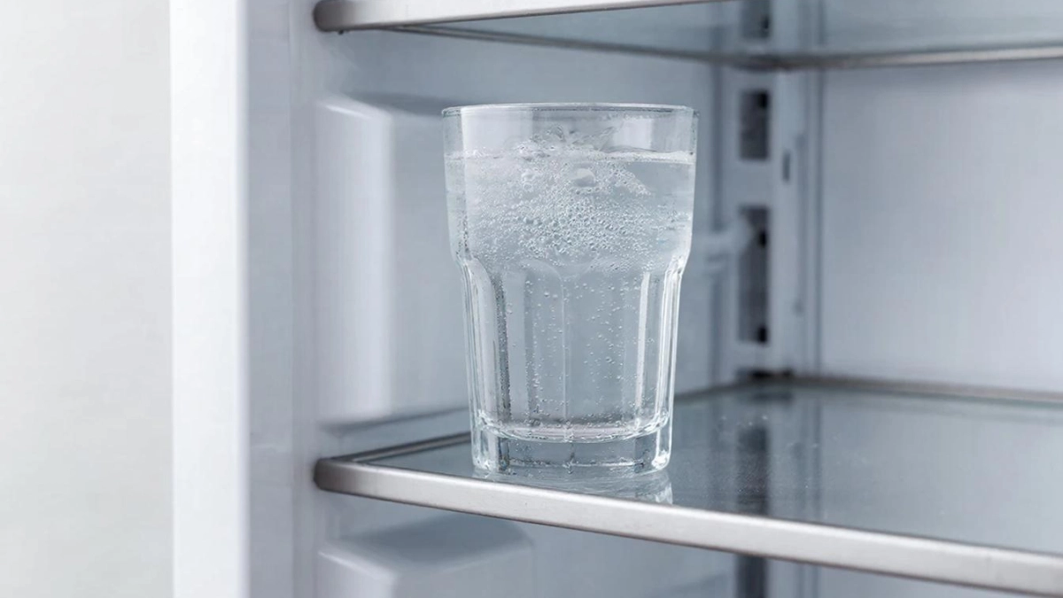 По бабушкиному совету ставлю стакан с содой в холодильник: хитрым способом решаю несколько проблем - не магия, а реально практичный совет