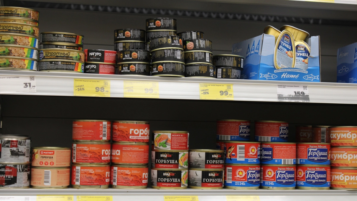 Белорусская тушёнка из "Светофора": вскрыли три банки — результат удивил