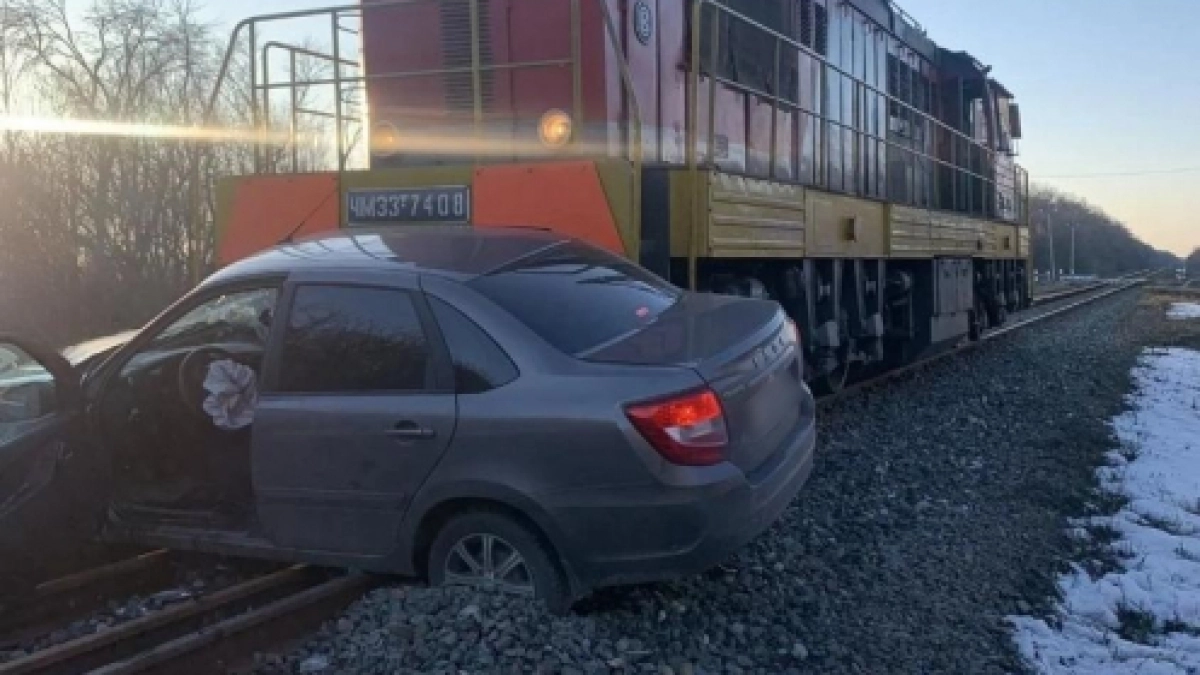 В Воронежской области расследуют смертельное ДТП на железнодорожном переезде