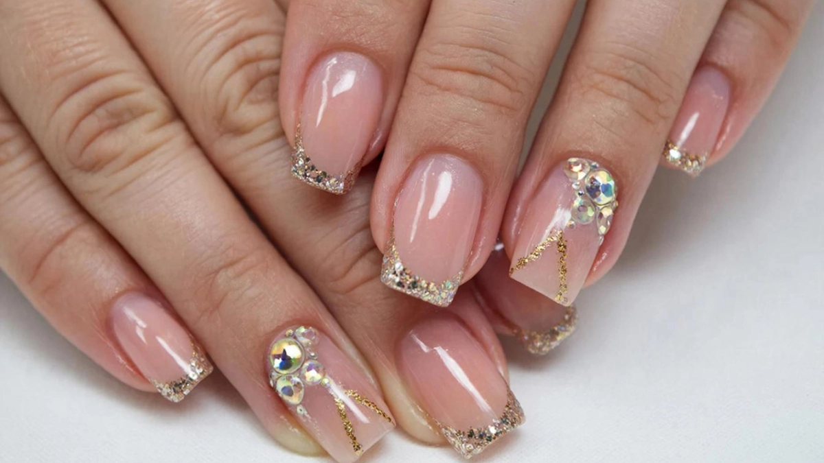 16 идей маникюра, который точно выглядит дорого и статусно, даже если его делали по обычному прайсу