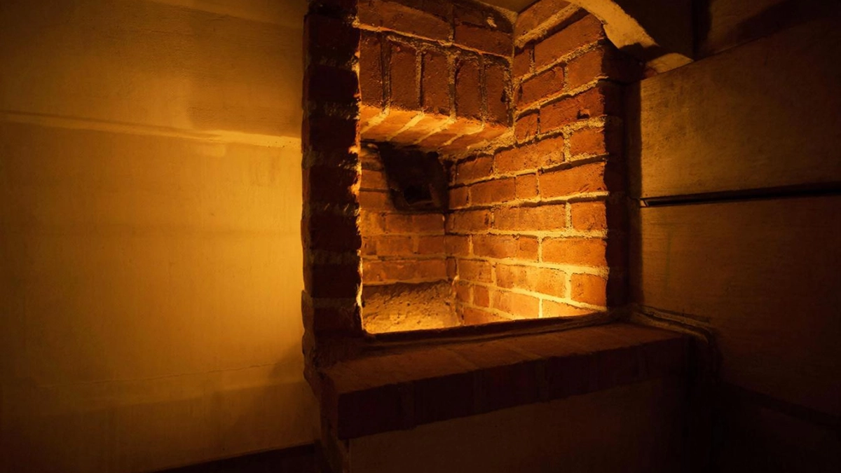 Взяла пластиковую бутылку – и сажа реально выстреливает в дымоход со скоростью света: чищу печь без соли, крахмала и заморочек