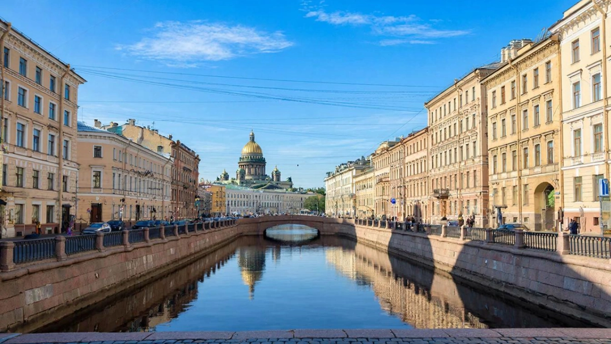 Американский турист-миллионер назвал 2 российских города, в которых обязательно нужно побывать: чем же его поразил второй после Питера