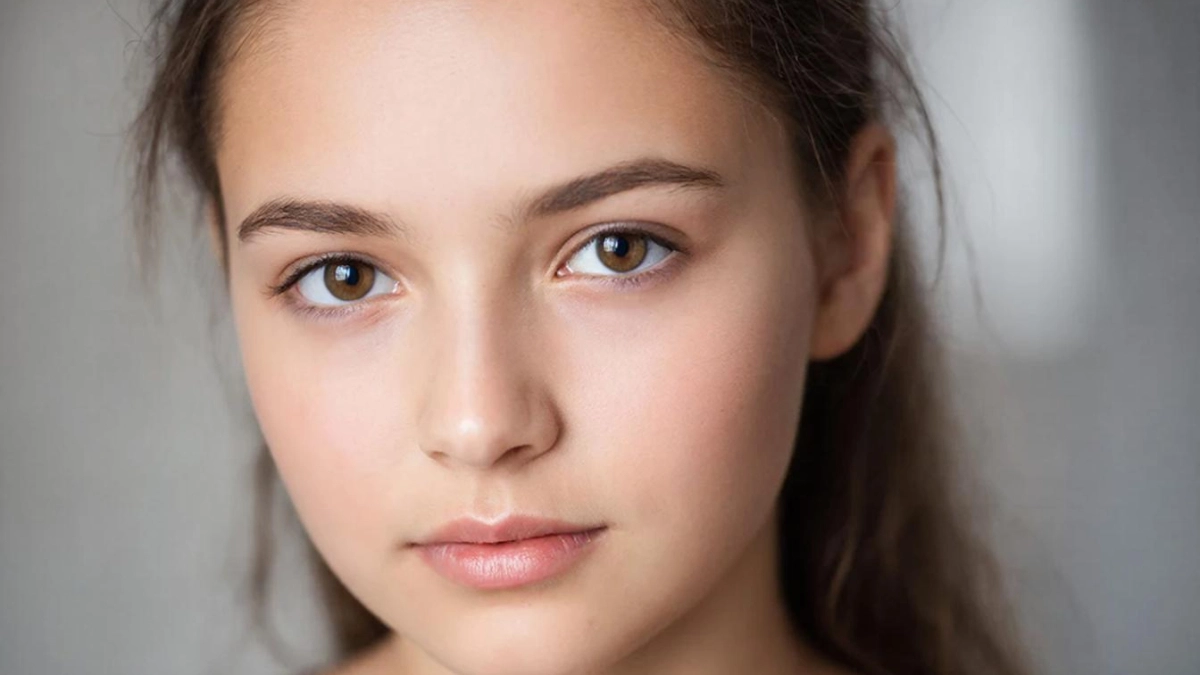 Реально убрала все мелкие морщинки на лице: просто наносила на лицо натуральный состав два раза в неделю