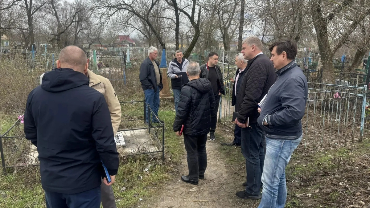 В Лисках проинспектировали дороги, парки и кладбища в преддверии субботника и Пасхи