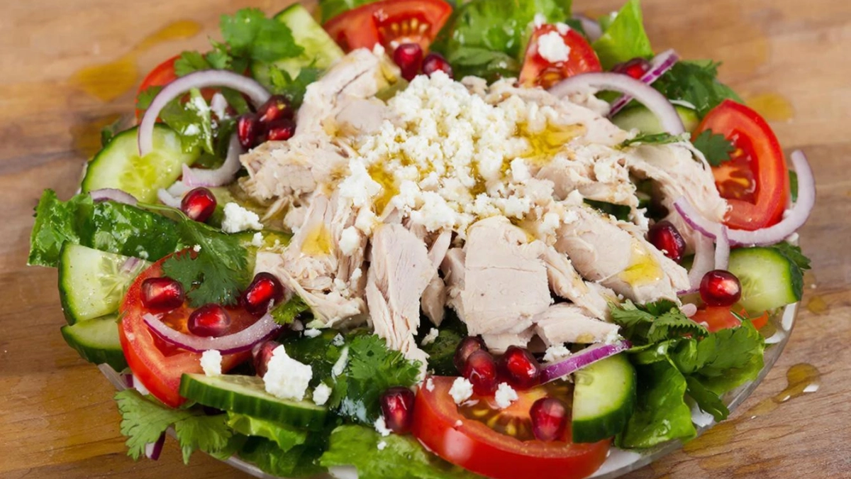 Друг из Грузии научил готовить реально вкусный и простой салат, ем его и худею, минус 7 кг за 3 недели: такой салат для меня просто находка