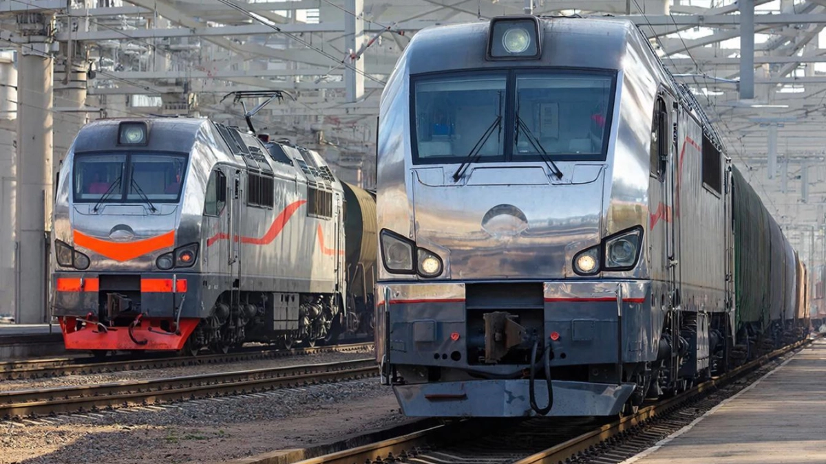 Почему же у тепловозов прожектор расположен посередине, а у электровозов - в верхней части кабины?