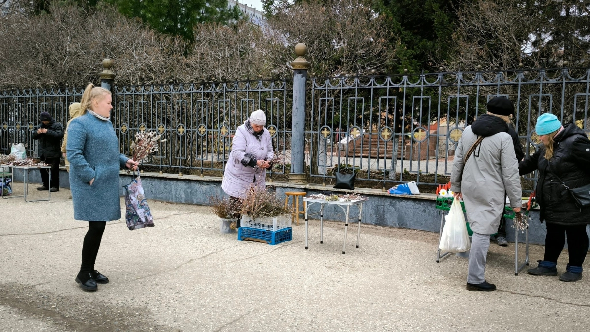 Носить кроссовки с платьем — прошлый век: какая обувь стала главным трендом 2026 для россиянок