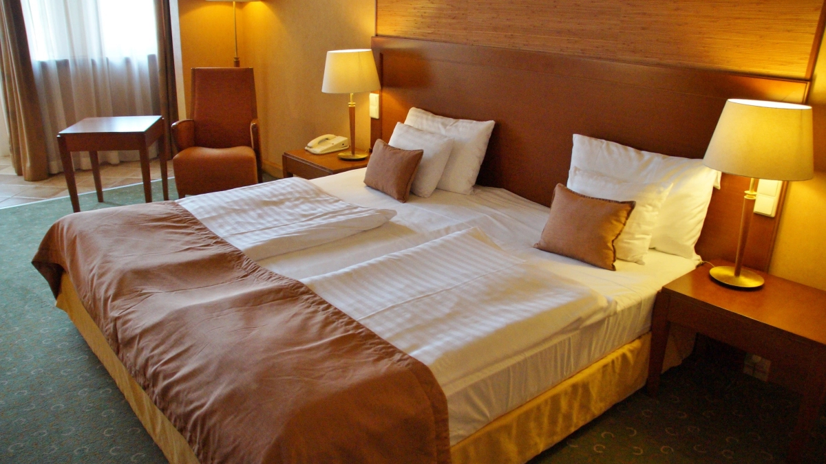 Шкаф-купе — в топку: чем его заменяют в модных интерьерах 2026 года