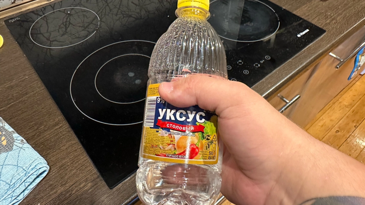 Сначала хотела выбросить бутылки… а теперь у меня самое уютное кашпо во дворе