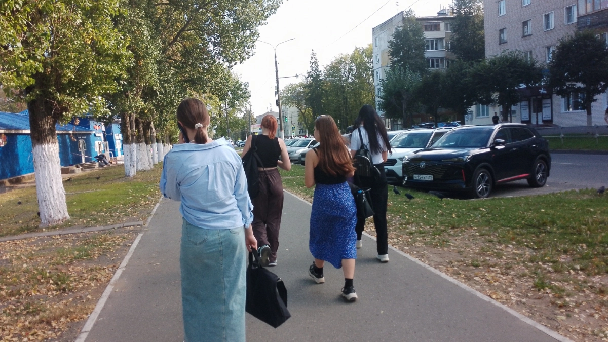 Мини‑юбки больше не в моде: стилисты назвали 11 актуальных фасонов юбок на весну 2026