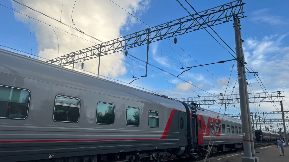 В Лисках из-за остановки грузового состава на несколько часов задержались поезда