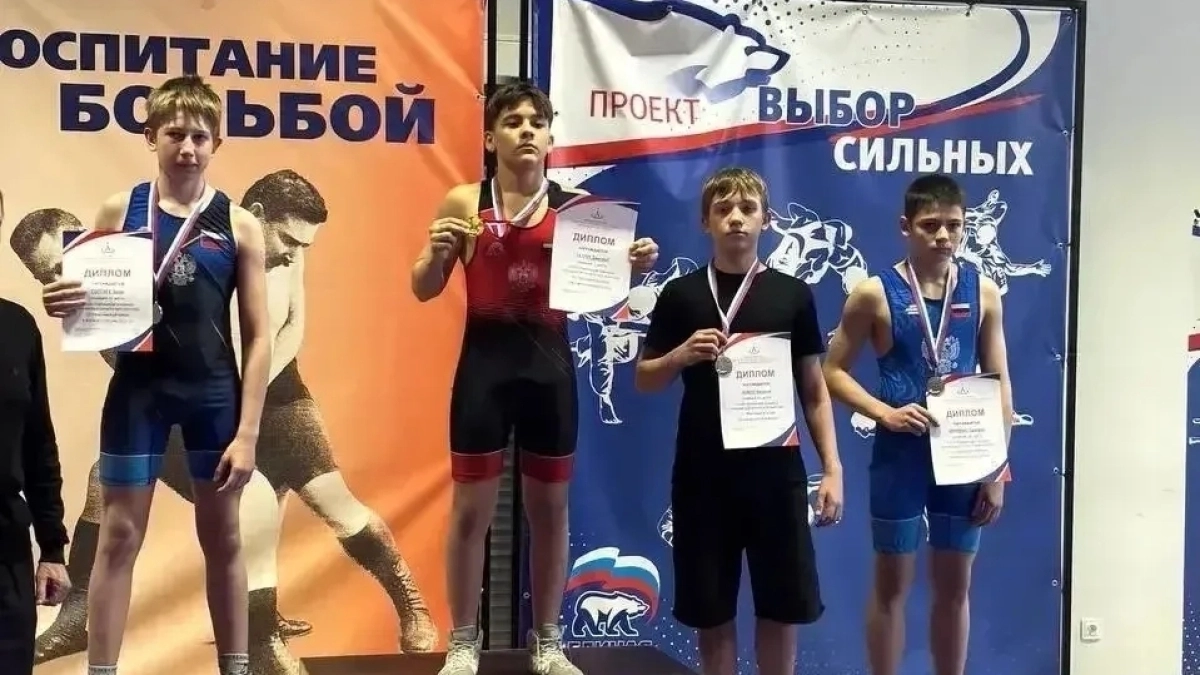 Лискинские борцы из клуба "Медведь" завоевали пять медалей на районной спартакиаде