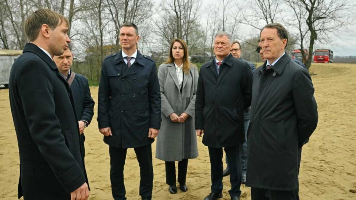 В Воронежской области депутату Госдумы Алексею Гордееву показали строительство птицефабрики мощностью 876 миллионов яиц в год