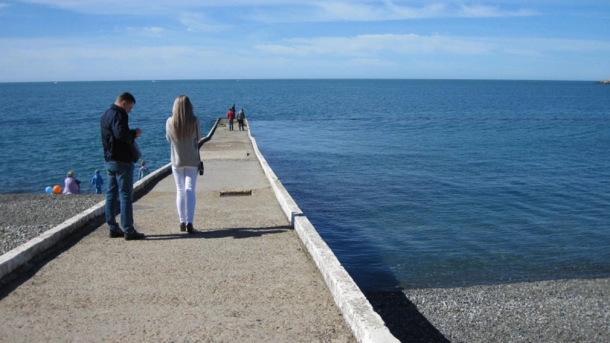 Не Турция и не Египет: нашел 2 места, где море в мае +25°C, а туристов почти нет