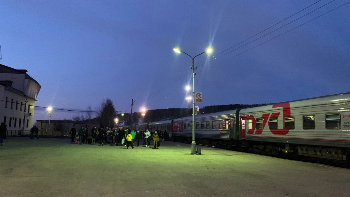 Сиди наверху и не дыши: РЖД запретили пассажирам верхних полок садиться вниз — новые правила 2026
